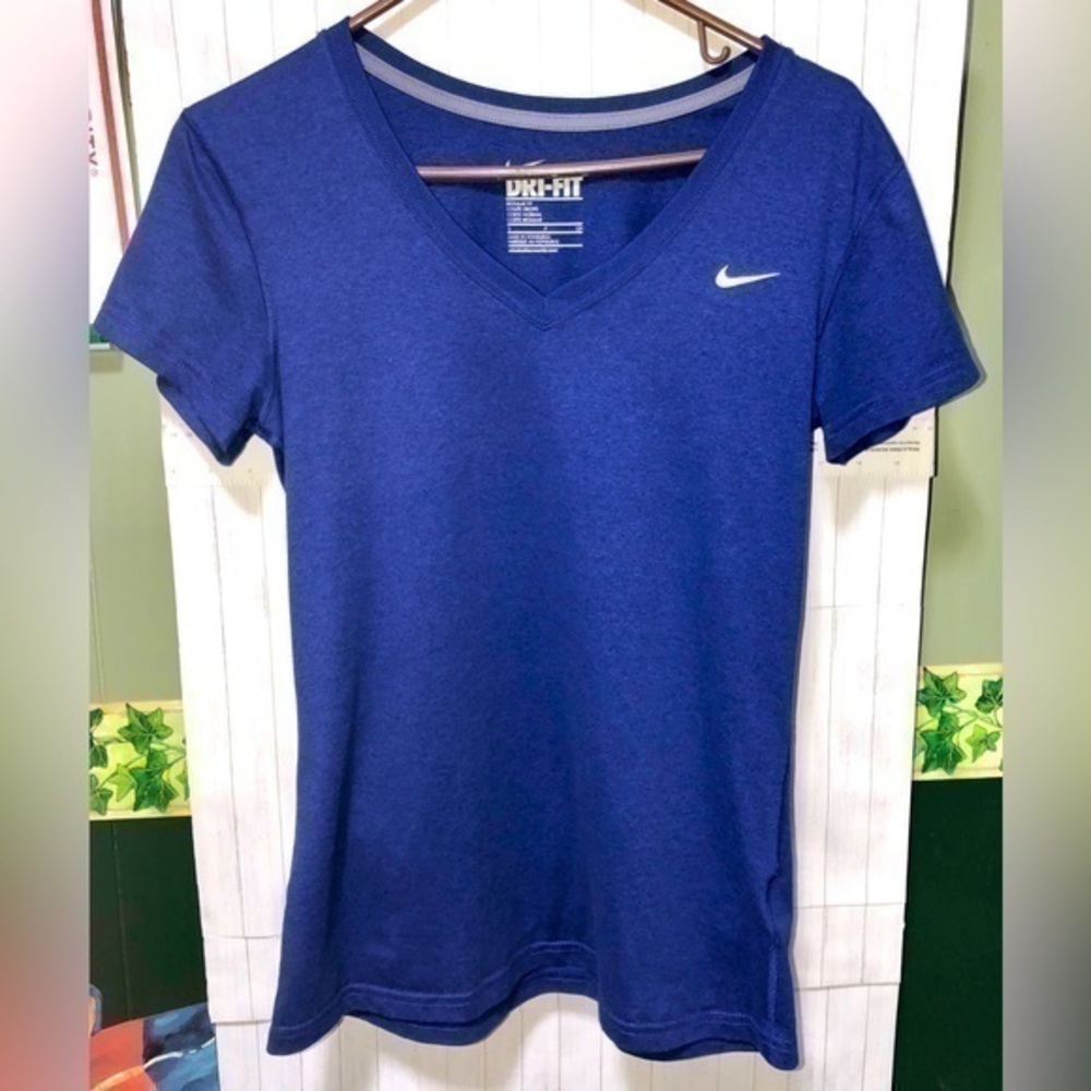 🦜Nike Royal Blue Dri Fit V-neck T-shirt